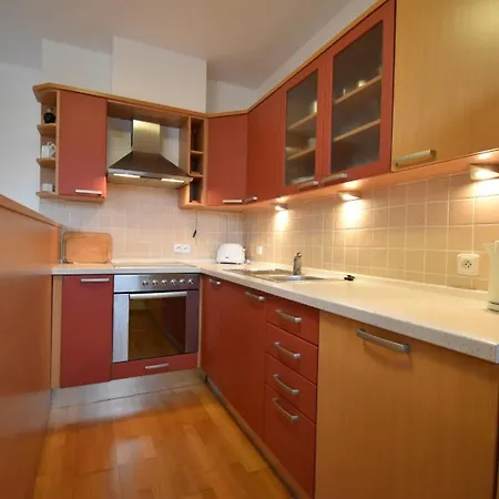 3k Michael Apartment